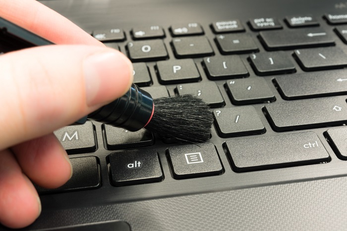 Как почистить клавиатуру ноутбука в домашних условиях?